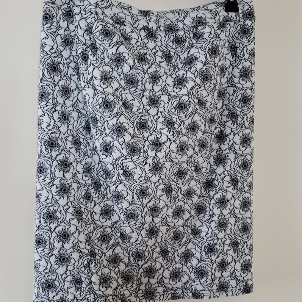 Off white slim skirt knee length